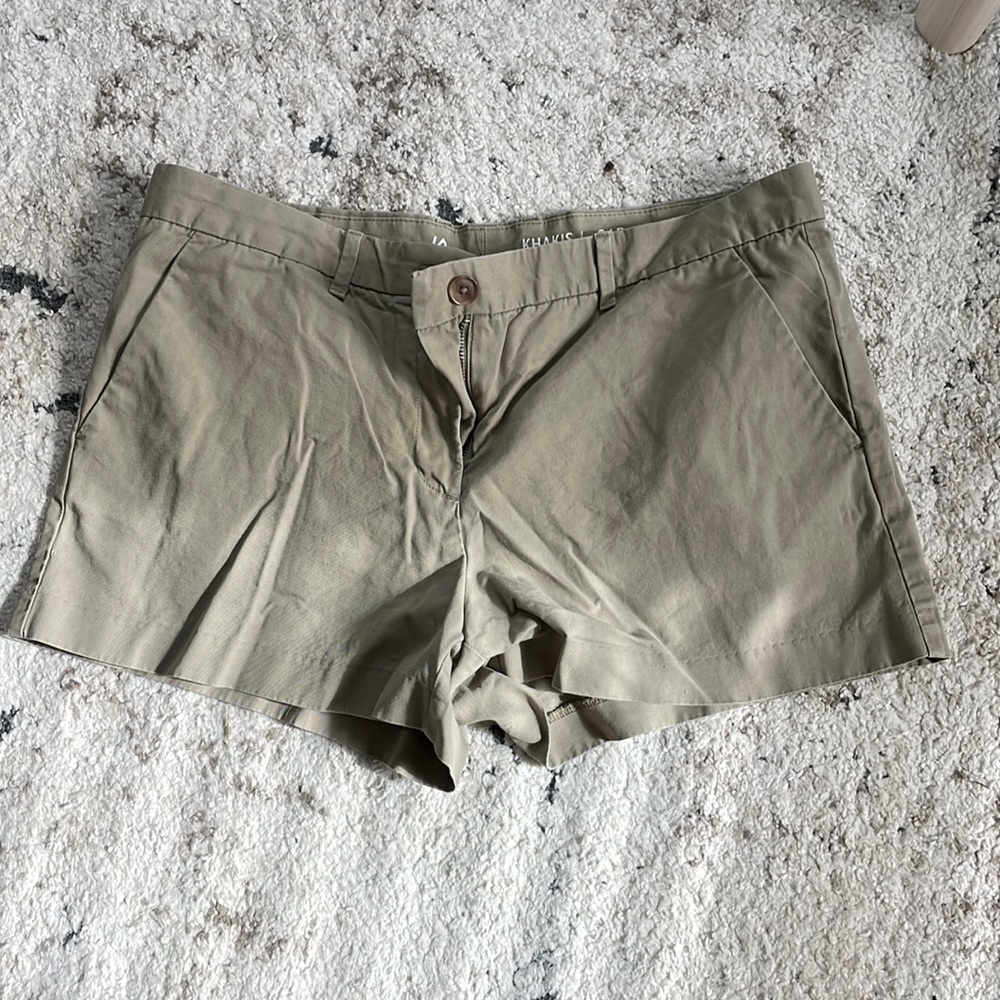 Gap khaki summer short